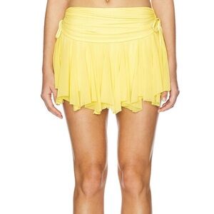 Clara Mini Skirt in Yellow
MAJORELLE